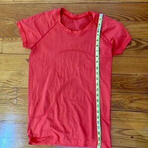 Lululemon red swiftly tech shirt - size 8